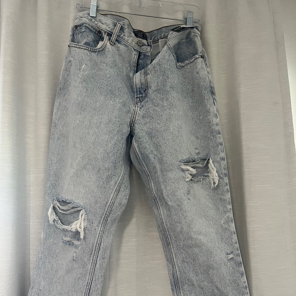 NWT Abercrombie High Rise Mom Jean
